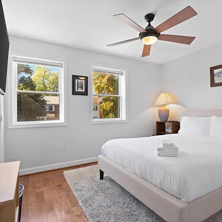 Entire 2-Br Townhome Mins From Del Ray & Old Town